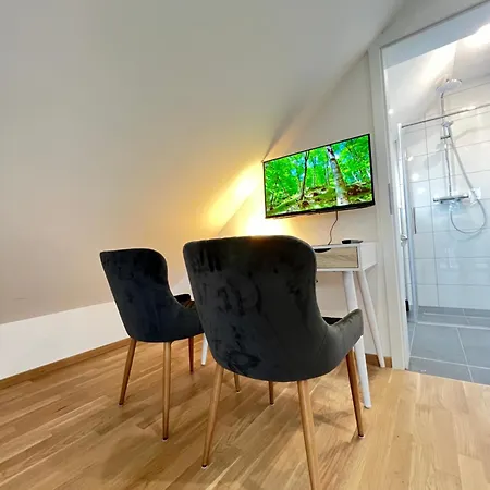 아파트 Charmantes Studio-apartment Im Herzen Von Neureut - Fussbodenheizung, Regendusche, Waschmaschine, Stellplatz *